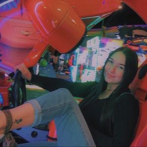 Meet your Posher, Cara